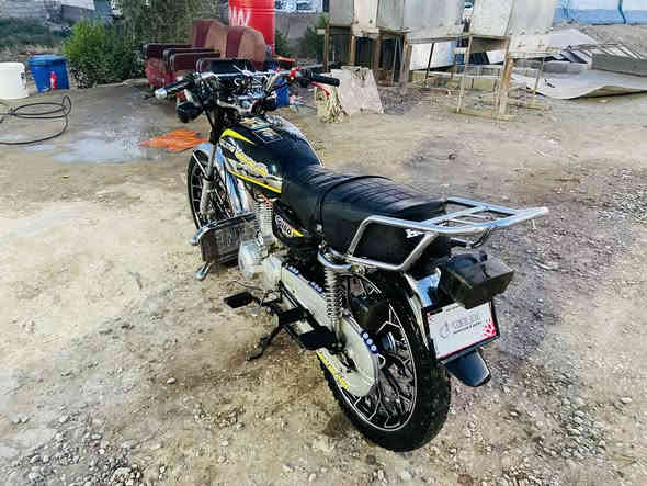 سلام عليكم دراجة سيفان للبيع موديل 24 مكفولة كفالة عامة سعر 650 وبيهة مجال مكان  ناحية سلام العنبكيه اتصل ***********
