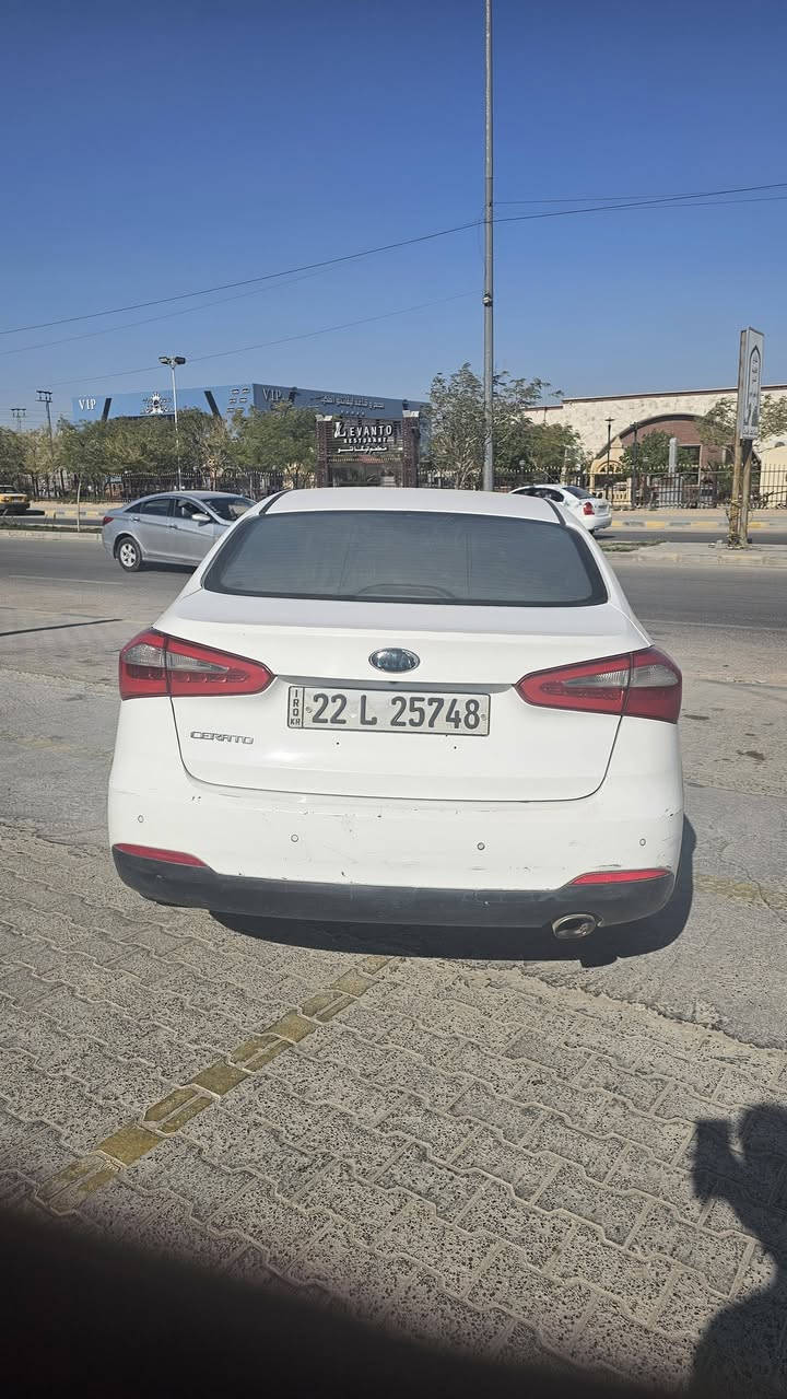 كيا سيراتو 2014
فول مواصفات عدا البصمه فقط
رقم دولي جديد 
وكاله مداور جاهزه 
بيها نص باب وره سايق صبغ فقط وبارد بلدور 
تبريد كير حداديه مكينه تخم تايرات كله كفاله 
الاستفسار ***********
