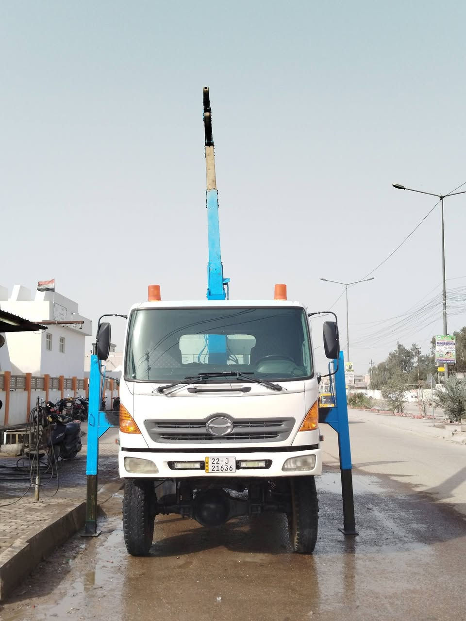 سلام عليكم هينو شيطان فحل 8 براغي ايسر بلاد موديل 2012 اصل مامعلاية مكينة 80 سوبر فول عادي السيارة زيرو مال مزاد ماشية 165 الف لونها سابقاً عسكري ومصبوغة فقط. مكينه على وضع الشركة شرط حتة ألمي مال شركة . دبل اكسل بلاد ارنب وسلحفاة يعني شارع عدل أو مناطق صحراوية ورمال كلشي تشتغل كرين وسطحية كرين 3 سلايت مكفول والسطحية هوليدر والونج جديد تفصال الشمال طول 6 متر السيارة بعدها تاير جوب علة وضع اليابان يعني مامشتغلة السيارة شاصي جبار وعريض مكفول رقم اربيل دولي السعر 425 وبيهة مجال للشراي العنوان بغداد الحسينيه مال راشديه للاستفسار الاتصال ***********.
