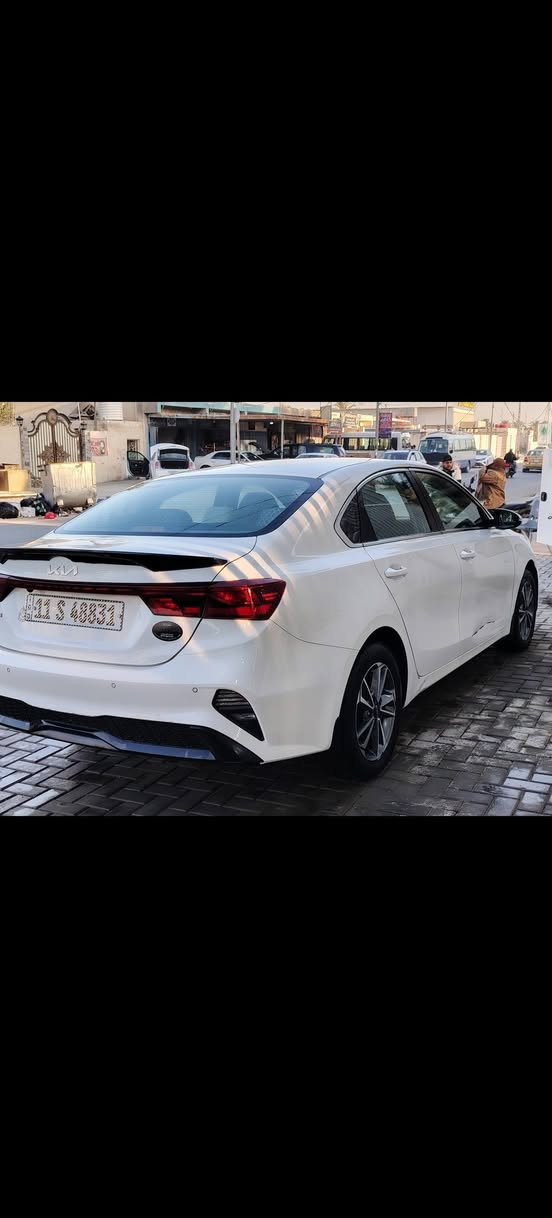 السلام عليكم ورحمة الله وبركاته اخوان
كيا سيراتو 
موديل2023  خليجي كفاله عامه 
فول مواصفات من عده البصمة رقم بغداد انكليزي مشروع وطني مداور بأسمي هزه جديده كير مكينه صدر بلادي شرط كفاله 
مواصفات
فتحه سلايت روف
لد نهاري 
حساس خلفي كل السياره عليهه  
كشنات بلادي 
كامره خلفيه
ويل كب كروم 
تبريد قطعتين
دواخل لونين 
تبريد قطعتين 
مكينا 1600 دوش 
سيارة جديدة جاهزه ماتصرف عليهه غير البانزين
دوشمة ارضية سيارة كاملة 
رقم التواصل *********** الشراي يتصل المكان سماوة
السعر 185 بيها مجال
