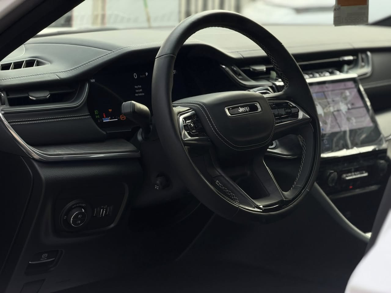 جيب 🔥2024 💣 اوفر لاند 💥

#العرض نار 🔥🔥🔥🔥🔥🔥🔥

فول مواصفات 1/1 💯 :

1- راكب عدد 5 🎯

2- جكات ⬆️⬇️

3- كشنات مساج 2 💆

4- كشنات تدفئة وتبريد 🔥❄️

5- شاشةعرض داتا شو 🕹️

6- تحديد مسار 📺

7- جنطة كهرباء ⚡️ 

8- بنوراما 🕳️

9- انارة محيطة

10- توقف تلقائي للصدمات 💥

11- اوتو بارك 🔐

وباقي مواصفات السيارة 

السيارة ضمان 3 سنوات من شركة هارلم ✅

السيارة زيرو 0 ✅

#مرقم كامل بغداد 

#السعر 75.200 مليون 

للاستفسار الاتصال على الرقم 

***********

***********

#مسلم الخفاجي 

بغداد / الكاضمية
