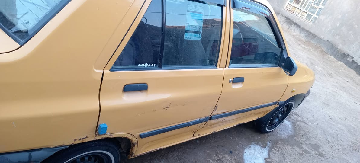 سلام عليكم للبيع موديل ١٧ رقم قاسيه انكليزي بسمي سنويه حد ٢٧ بيه شواصي معمارات هيئة وغرامات مصفره بيه جاملغ جهت السايق مبدل أثر ضربه دوشمه جديد حداديه جديده تبريد ثلج تخم تاير باتري جديد مكاني الديوانية *********** السعر ٤٠ وبه مجال
