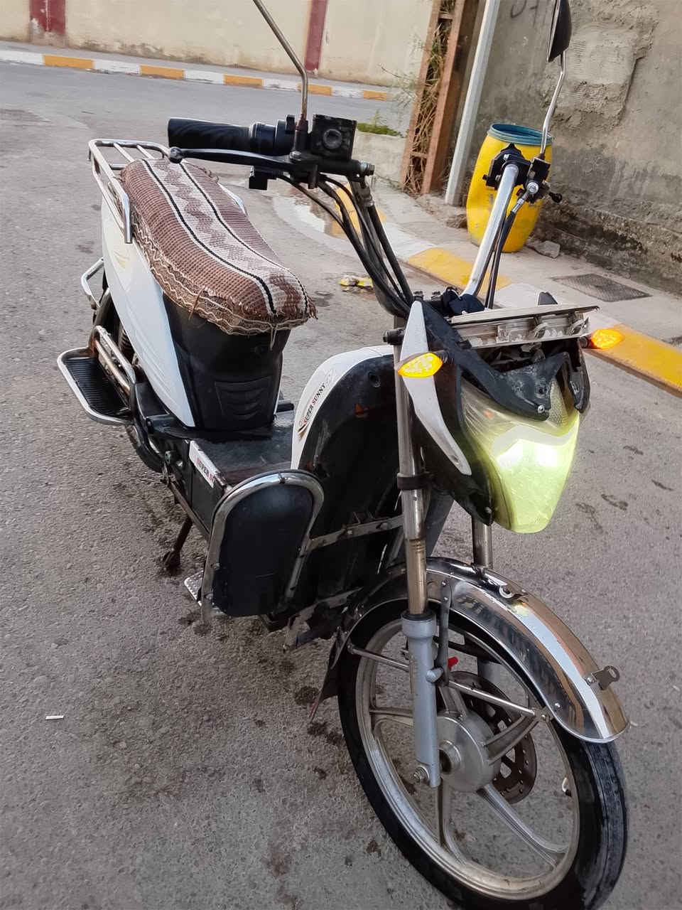 سلام عليكم دراجه شحن هارلي بطاريات وسط زينه نظيف 70/100 اشاير لايتات شغاله السعر 300 وبيه مجال


**إذا كنت صاحب هذا الإعلان وتريد حذفه لأي سبب، رجاءا أرسل رسالة إلى الدعم الفني**