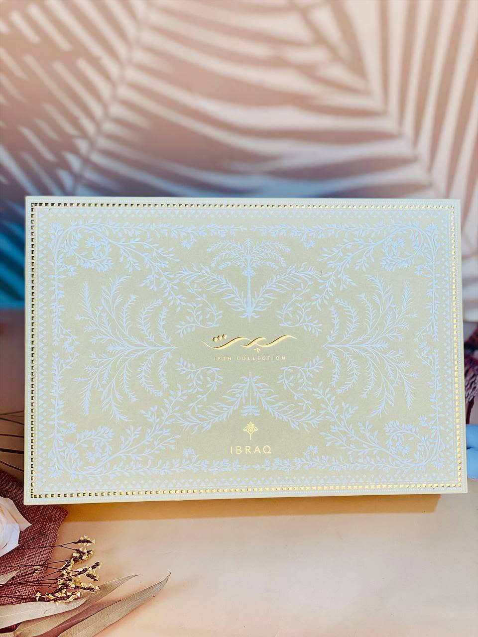 ✨ بكج إرث من براند إبراهيم القرشي الإماراتي 🇦🇪  
رحلة عطرية فاخرة تنبض بالأصالة وتروي حكاية الإرث العريق بأسلوب عصري جذّاب 🤍

🌸 نوى  
دفء ونعومة تجسد ولادة البذرة الأولى، عطر يبشّر بقوة الحياة 🌿  
🔹 المقدمة: مسك، لوز برالين  
🔹 القلب: تونكا، جوز الهند، سوسن، قرفة  
🔹 القاعدة: فانيليا مدغشقر، عنبر

🌿 جريد  
انتعاش أخضر كنسمة واحة، يمنحك سكينة ويعانق الأرض بظلاله 💚  
🔹 المقدمة: ورد الصحراء، زنبق الوادي، توابل، عشب الليمون  
🔹 القلب: هليوتروب، فلفل وردي، أرز  
🔹 القاعدة: فانيليا، زعفران، عنبر، خشب الصندل

🔥 عتق  
عطر غني ودافئ يجمع نضارة الثمر بعمق الأرض، أثره يبقى ولا يُنسى ✨  
🔹 المقدمة: فلفل وردي، مندرين، سافوما، هيل، تونكا  
🔹 القلب: زنجبيل، سرو إسباني، لافندر، كاكاو  
🔹 القاعدة: أمبروكس، أمبيرس، برالين، عنبر


**إذا كنت صاحب هذا الإعلان وتريد حذفه لأي سبب، رجاءا أرسل رسالة إلى الدعم الفني**