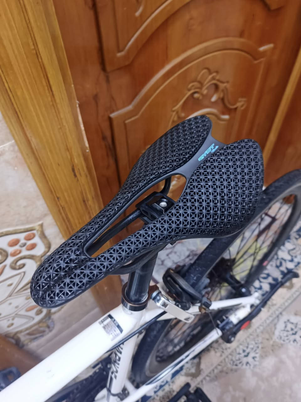 دراجة هوائية
رود ماركة كانوڤر المانية الصنع
 سستم شيمانو تورني 8*3
سرج كاربون فايبر 
ارتفاع فريم50 حجم28
الدراجة نضافة95بالمية 
السعر 195الف 
مكاني كربلاء الحر الصغير توصيل ماعندي 
***********
