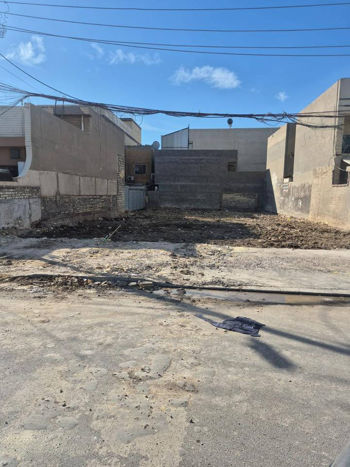 السلام عليكم قطعه ارض للبيع ملك صرف طابو العامريه حي الخضراء محله (639)المساحه 365 واقع حال 420 للاستفسار اتصال على الرقم ***********
