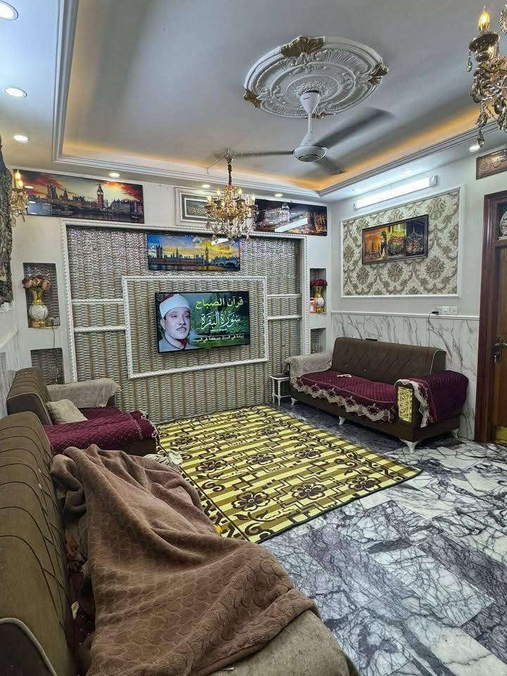 150متر #للبيع 
الموقع /الشعب حي التجار ،الضباط
واجهه ٧ونص 
النزال ٢٠ 
مدخلين 
يحتوي على 
استقبال ،مطبخ معزول ،خدمات في كللا الطابقين وخارجية ،
4غرف نوم 
للمعلومات أكثر مراجعه مكتب القريشي   للعقار 
***********
