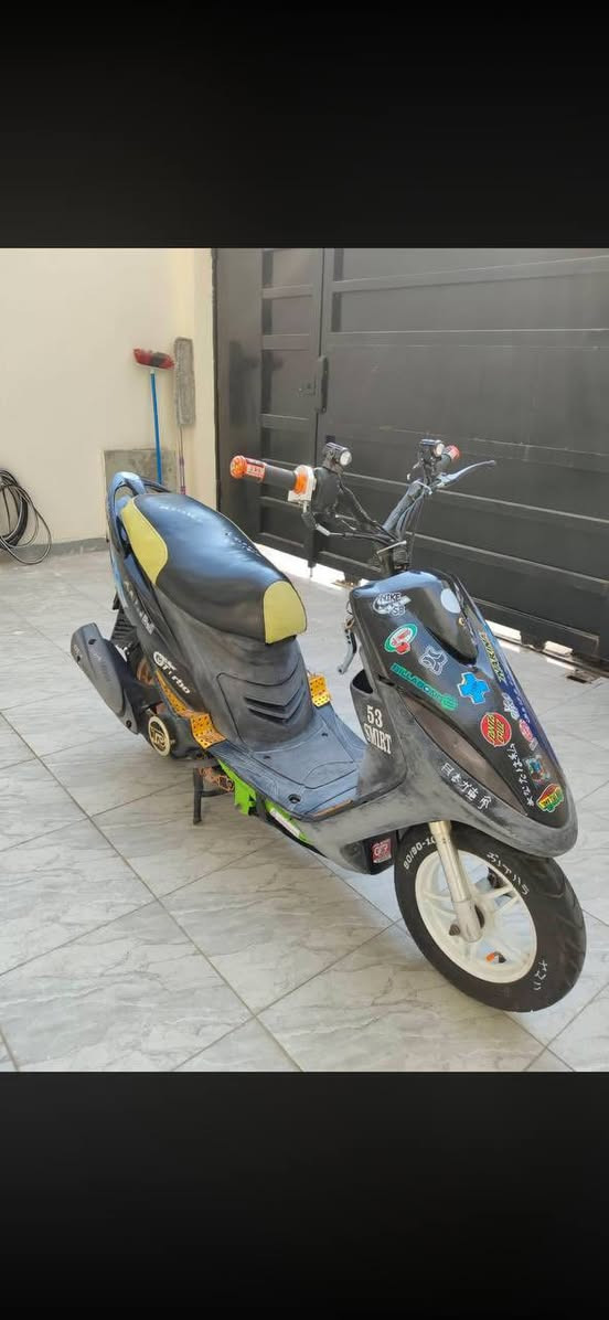 سلام عليكم دراجه للبيع او مراوس دراجه سعره ٥٠٠ وبيه مجال ٤٩ بلادي بيه تزويد اصلي صدر وشيال وقبق فلاوين وبيه كلجات دبليو اف رياضي شلعه معدل . وغراضه كامله


**إذا كنت صاحب هذا الإعلان وتريد حذفه لأي سبب، رجاءا أرسل رسالة إلى الدعم الفني**