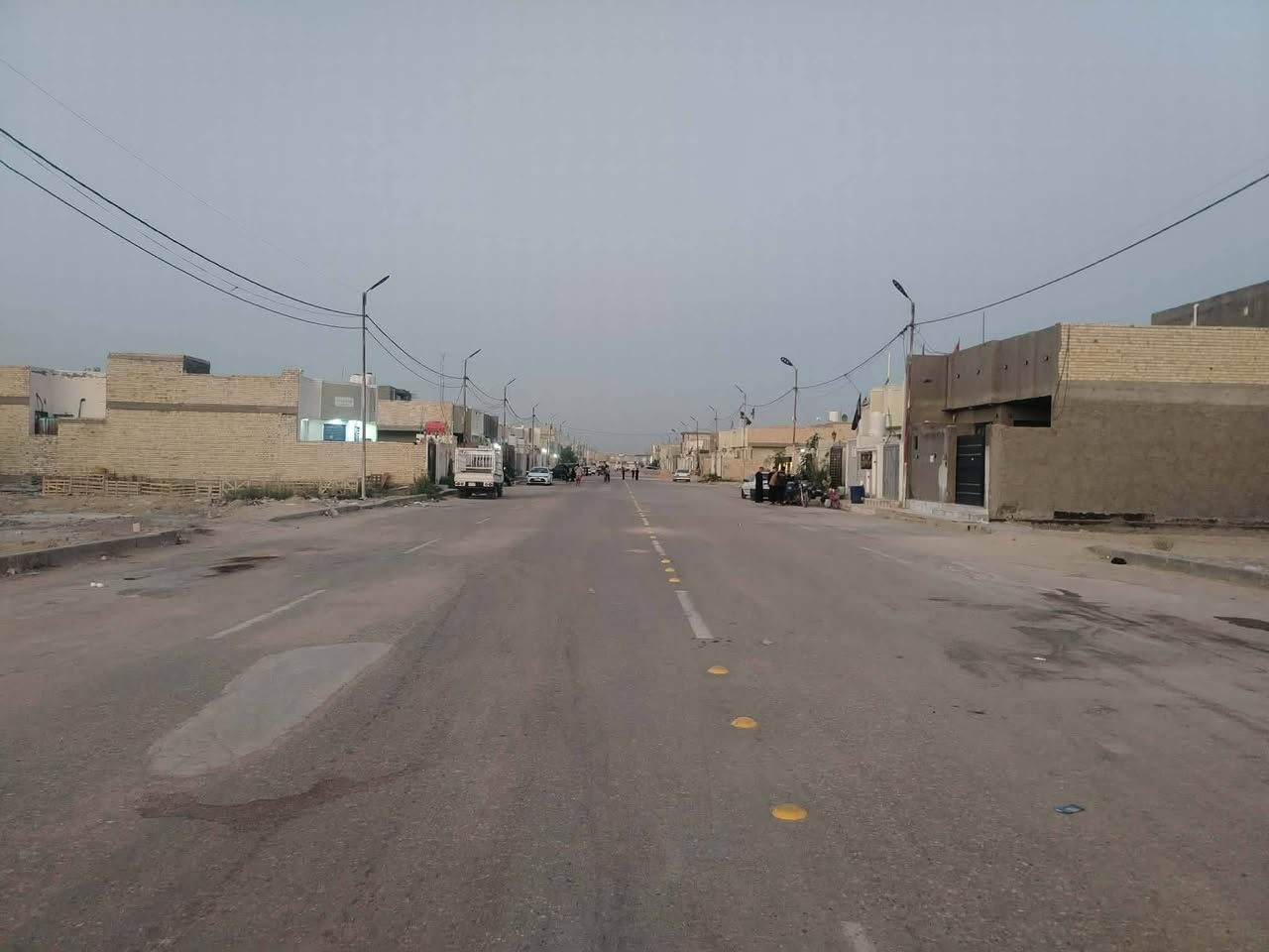 عرصه ١٠٠ متر عرض ٥ نزال ٢٢ عرض شارع ٢٠ متر موقع ممتاز
سايدين المطار مال قريه الغدير جاي من الجسر
بيع متوازي
***********
