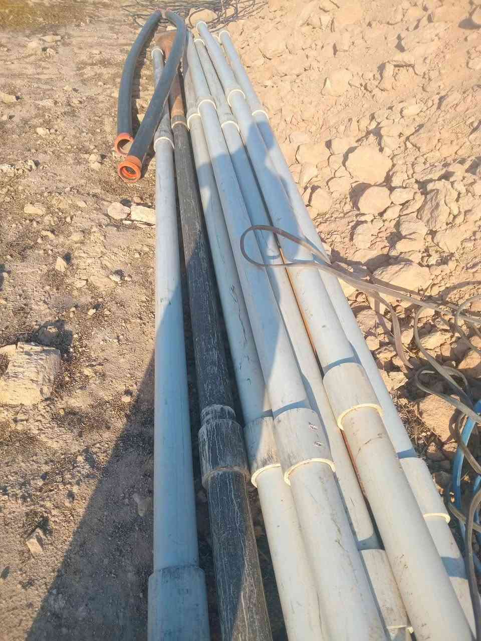 سلام عليكم يوجد قطاس وبواري ابو تلاثه ويوجد بواري ابو اربعه كامله ومستخدم سنه وحده نضيف رقم تصال ***********
