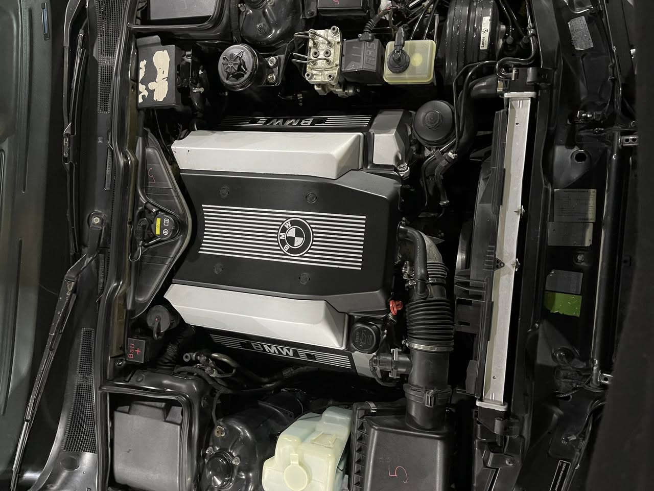 سلام عليكم
740 اصل وارد يابان
بدون ضربة وبدون خياس 
كير ومكينة وتفرعات جدد
تبريد شغال وثلج 
تخم تاير جديد 
ويل اصلي
رقم بغداد الدولي 
غرفة جديدة بلادية ممدوشمة كهرباء ميموري مساند هيتر نفخ 
مسجل بلوتوث 
دعاميات 40 حساسات بلاديات 
صدر امامي خلفي جديد
الضفاير كلهن بلاديات مملعوب بيهن وهواي تفاصيل بيها 
مكان السيارة بغداد الغزالية
السعر 89 بيها مجال بصيط 
هـ***********
