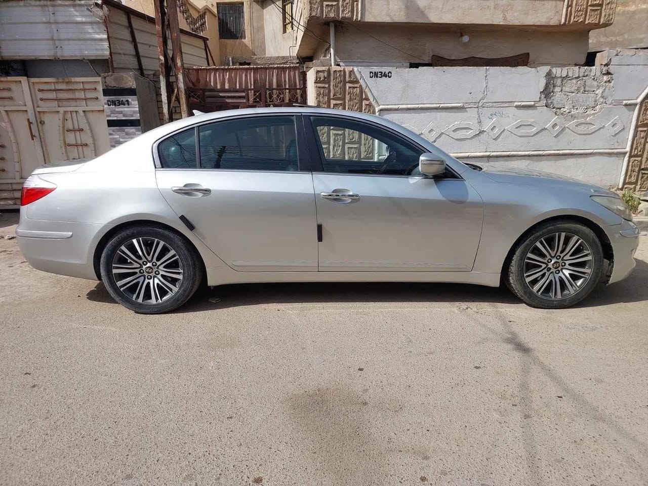 السلام عليكم،، هونداي جينسز وارد امريكي ليبل واحد موديل 2009 محرك ٦سلندر فول مواصفات اعلى فئة .٣قطع تبريد CDجنجر تحكمات ستيرن ماوس تحكم كشنات تدفئة وتبريد فتحه سقف..السيارة بيها جراد صبغته حزام ومصورها فيديو قبل الصبغ بدون حادث او تبديل..رقم بغداد دولي ..للبيع السعر 92 ..المكان بغداد الدورة *********** بغداد, العراق
