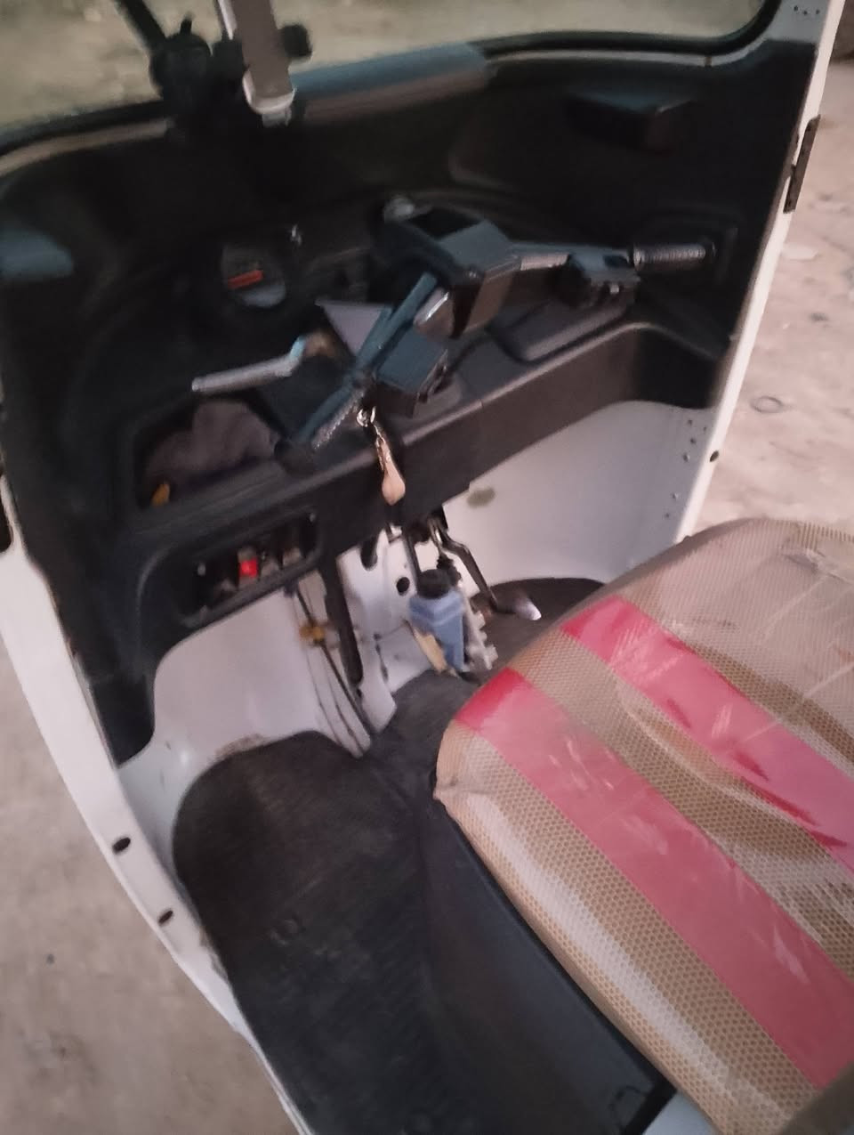 السلام عليكم تكتك للبيع 22 مكفوله من الصبغ ولمعجون بيها طخه يم البك لايت ومرجعه بارد التكتك ناعمه وحلوه وجاهزه لا تنقيص ولا تبخير ***********
