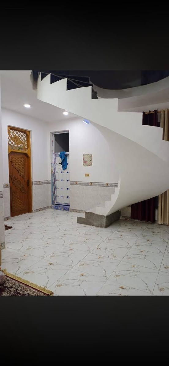 السلام عليكم
للبيع بيت ب الهاشميه 95
200 متر بناء حديث غرفتين وصاله وصحيات واستقبال ومطبخ حار ومطبخ بارد والطابق الثاني غرفتين وصاله وصحيات ب 95 قرب المنتزه
رقم الهاتف ***********
