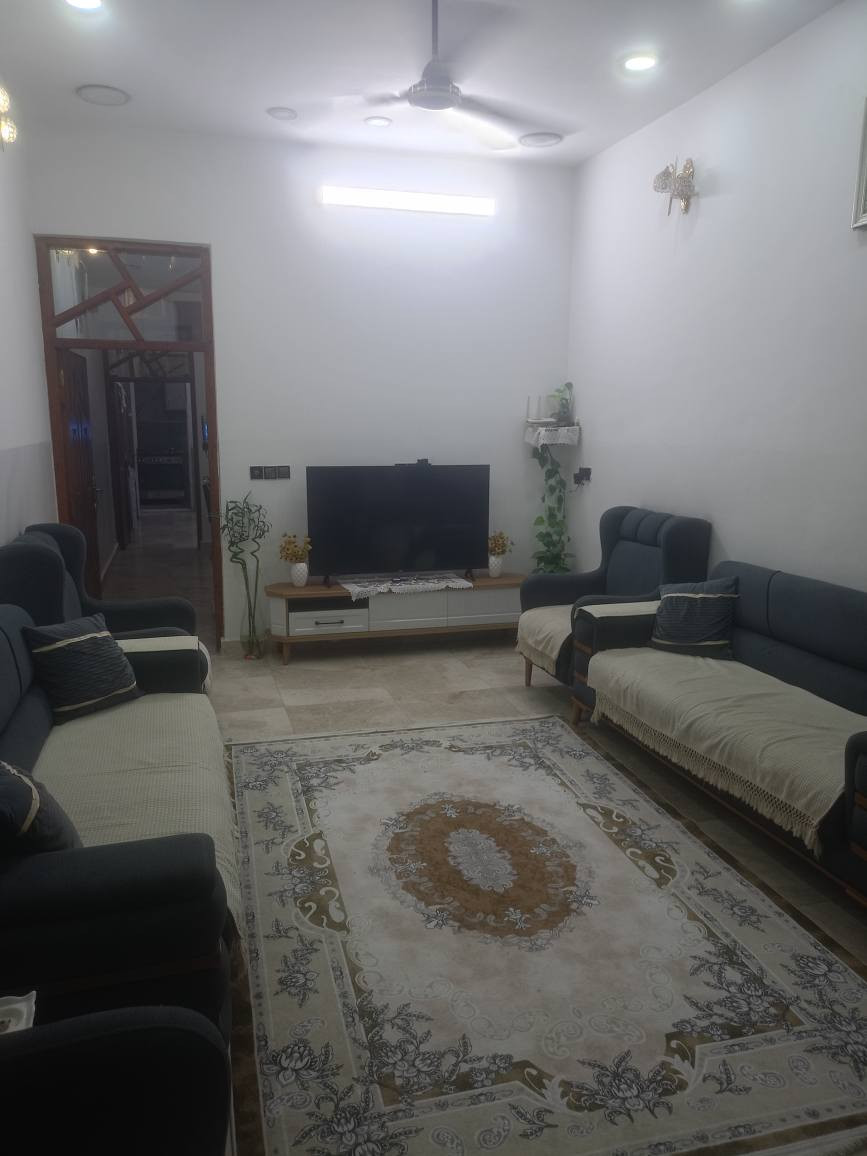 بيت حديث طابقين المساحة 80 متر واجهة 4 نزال 20 يحتوي على 2 غرفة نوم وصالة ومطبخ وصحيات عدد2 مطبخ حار الموقع العبيدي الشهداء الثالثة 
السعر 115 مليون وبيها مجال بسيط
*********** بغداد, العراق
