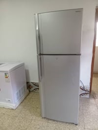 ثلاجه حجم ٢٨ للبيع سعر ١٥٠ شراي يصل على رقم ٠٧٧٣٨٢٩٧٣٥١