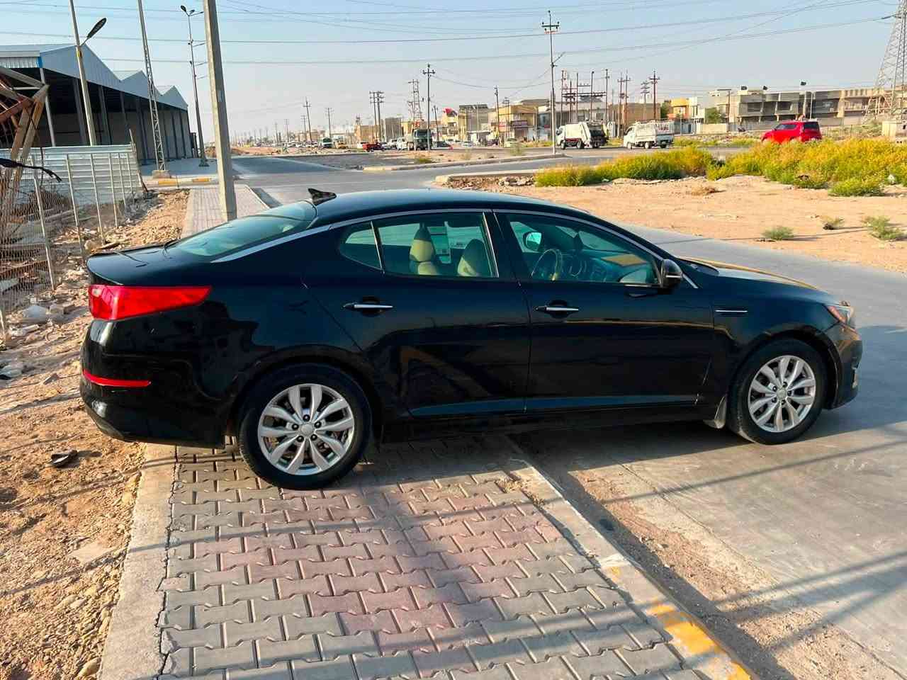 سلام عليكم KIA اوبتما موديل2015 حداديه فول
تبريد بيها فقط بنيد صبغ لاغير اللون اسود كشرها كلش حلو رقم ذي قار رقم دولي رباعي تحويل ثاني يوم من تاريخ المكاتبه 
المكان واسط الكوت الخاجيه📍 
***********
