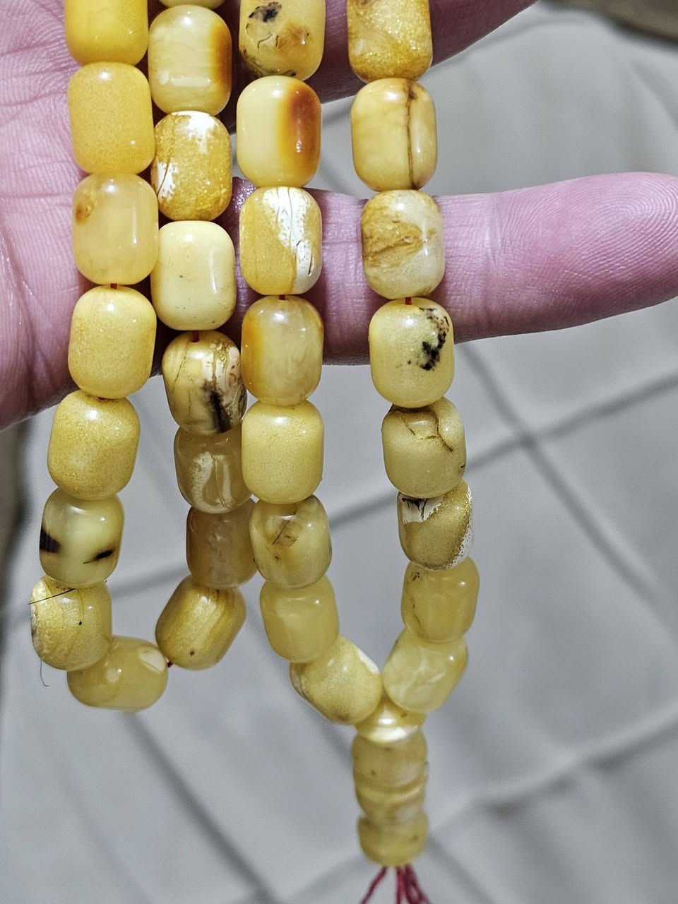 عودة مع عشاق المسابح الطويله 
مسبحة من كهرب بحر البلطيق الحر الطبيعي الشوائبي شرط وضمان مدى الحياة بأصالة الخامة لاكبس ولاضغط ولا مسال ولامعالج ولاكهرب صيني وبجراخه برميلي صندقي .
وزن ٣٨ غرام ٥٧ خرزه قياس ٩ ×١١.٥ ملم .


**إذا كنت صاحب هذا الإعلان وتريد حذفه لأي سبب، رجاءا أرسل رسالة إلى الدعم الفني**