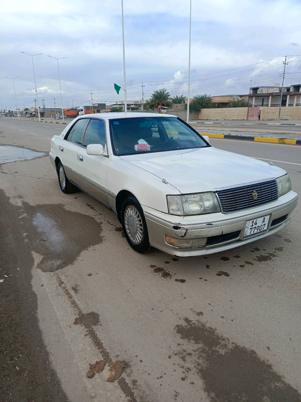 راس الثور فلات موديل 96 رقم بصره دولي باسمي شرط التحويل مكفوله من الكص والنقل والوصوليات كرستال اصل الايت ابو عيون مشط جديد كاردن جديد محرك في في تي 2500 بيها معجون بالباب خلف السائق الإطار مالته البدي 
البصرة قضاء الدير 
90 وبيها مجال