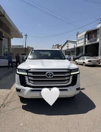 لاندكروز2023 VXR ساز فول 1/1 توين تيربو   ماشيه25  الف / كم ع وضع الزي...