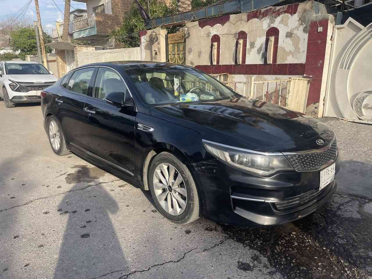 سلام عليكم
سيارة كيا اوبتما مديل 2016وارد امريكي 
فول مواصفات واحد على واحد بصمة فتحة مفولة 
صور الحادث مرفقة مع صور 
سيارة ماناقصهة شي 
محرك جي جاد2400
سعرها 130$
موقع سيارة بغداد
شعلة حي الجوادين 
او كاظمية
رقم الهاتف ***********
