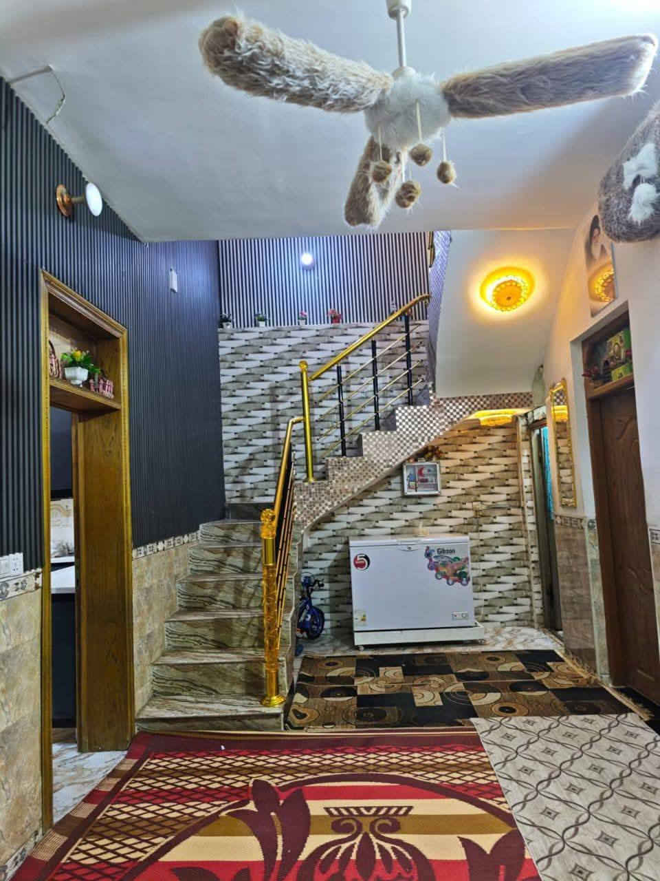 دار للبيع 100طابقين بلنجف خط أول بسعر 75مع مجال للاستفسار واتساب
***********
