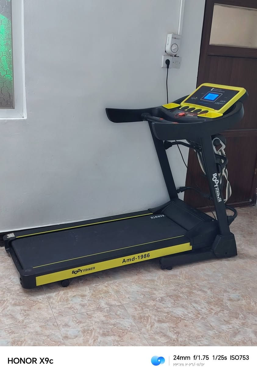 جهاز ركض للبيع حاله وكاله مستعمل قليللل اخو جديد ماركه BODY STRENGTH جهاز يتحمل اوزان ثقيله مع جهاز اهتزاز البطن و مع دمبلص 2 
مكاني كركوك يوجد خاص و واتساب
واتساب:***********
