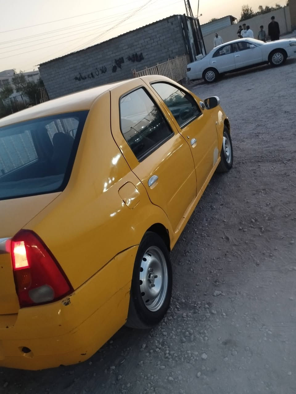 رينو،، 2009رقم بغداد سنويه نافذه 2022 مصبوغه بدون حادث وبدون خياس حداديه ومكينه وكير جديد كهربائية كلها شغاله 
السعر 20وبيه مجال *********** مكان السياره النجف ابو صخير بيع ومراوس ترهم
