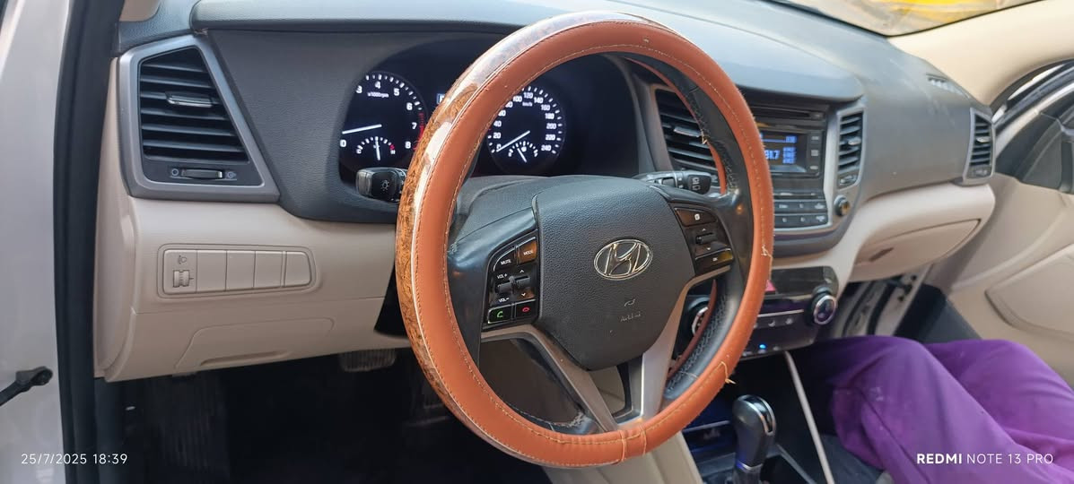 سلام عليكم توسان للبيع
موديل 2018
بصمه  كشن جلد 
حساس خلفي مع كامره 
مري شفط
ويل كروم
السياره مكفوله من كلشي 
ماشيه 175
السعر 190 بيه مجال قليل  السياره احله من الصور للستفسار اتصل غير متواجد على الفيس *********** ياالله
