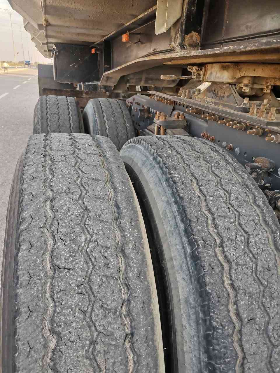 السلام عليكم تايرات ٢٤ فوك النص عمر برماغ ابو الربع ألماني مراوس تايرات٢٢مكاني واسط قضاء الحي للاتصال ***********
