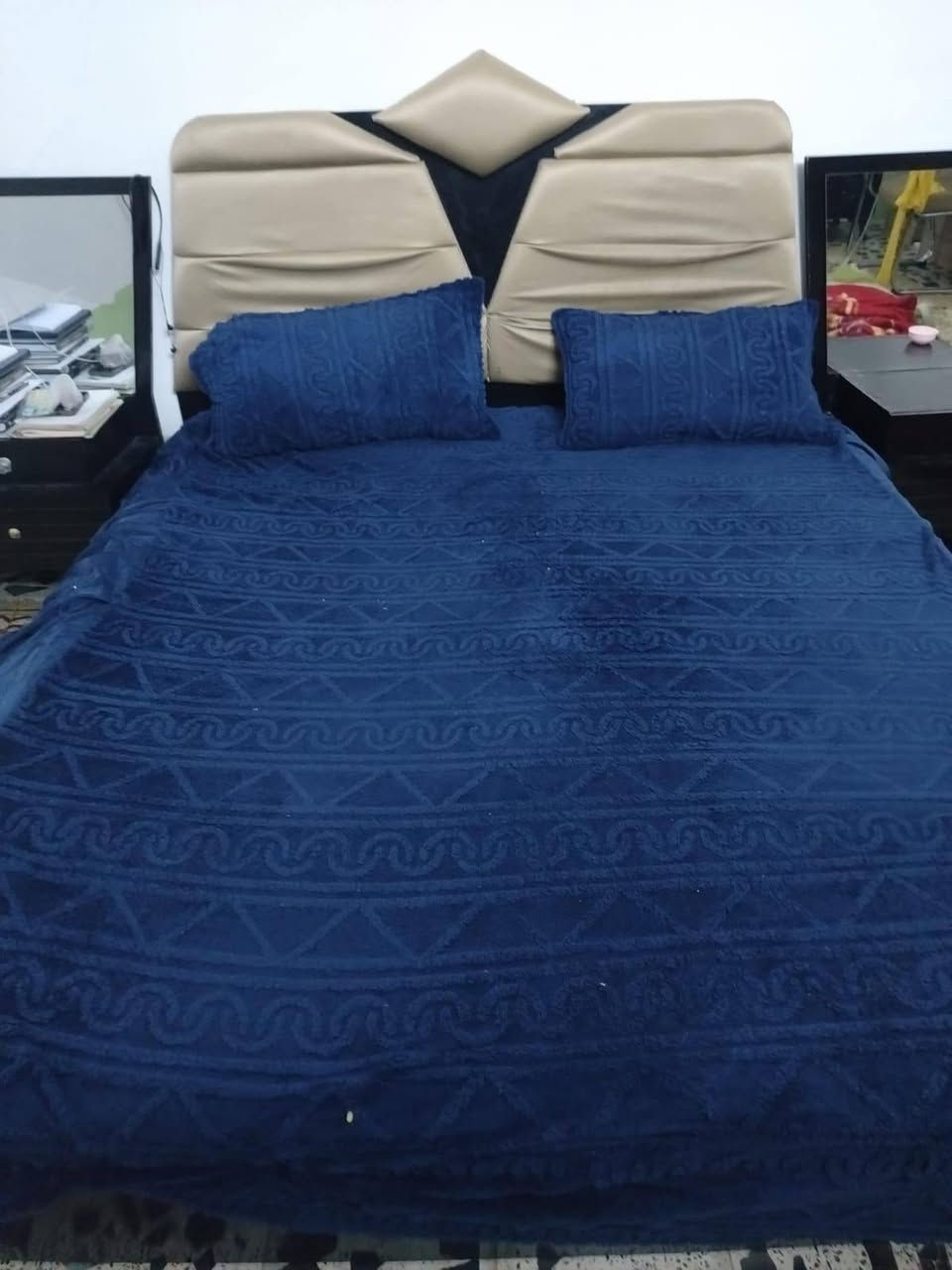 توجد غرفه نوم. السعر. 200.    التواصل وات ساب ***********
