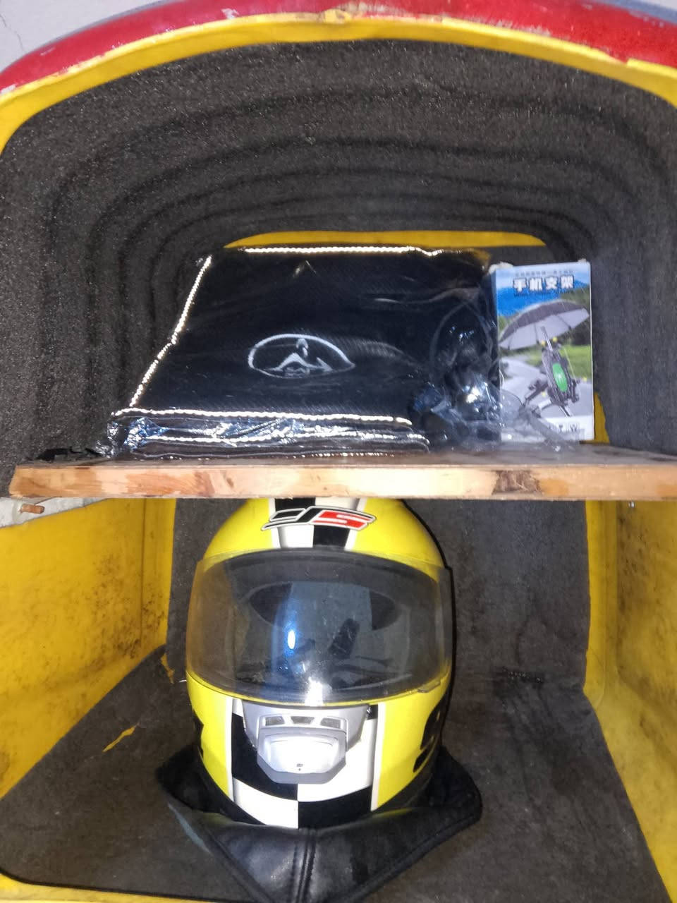 بوكسر 2020 نضافه/100/90 رقم دياله مكاني سومر 
مع اغراض دلفري السعر مليون الرقم ***********
