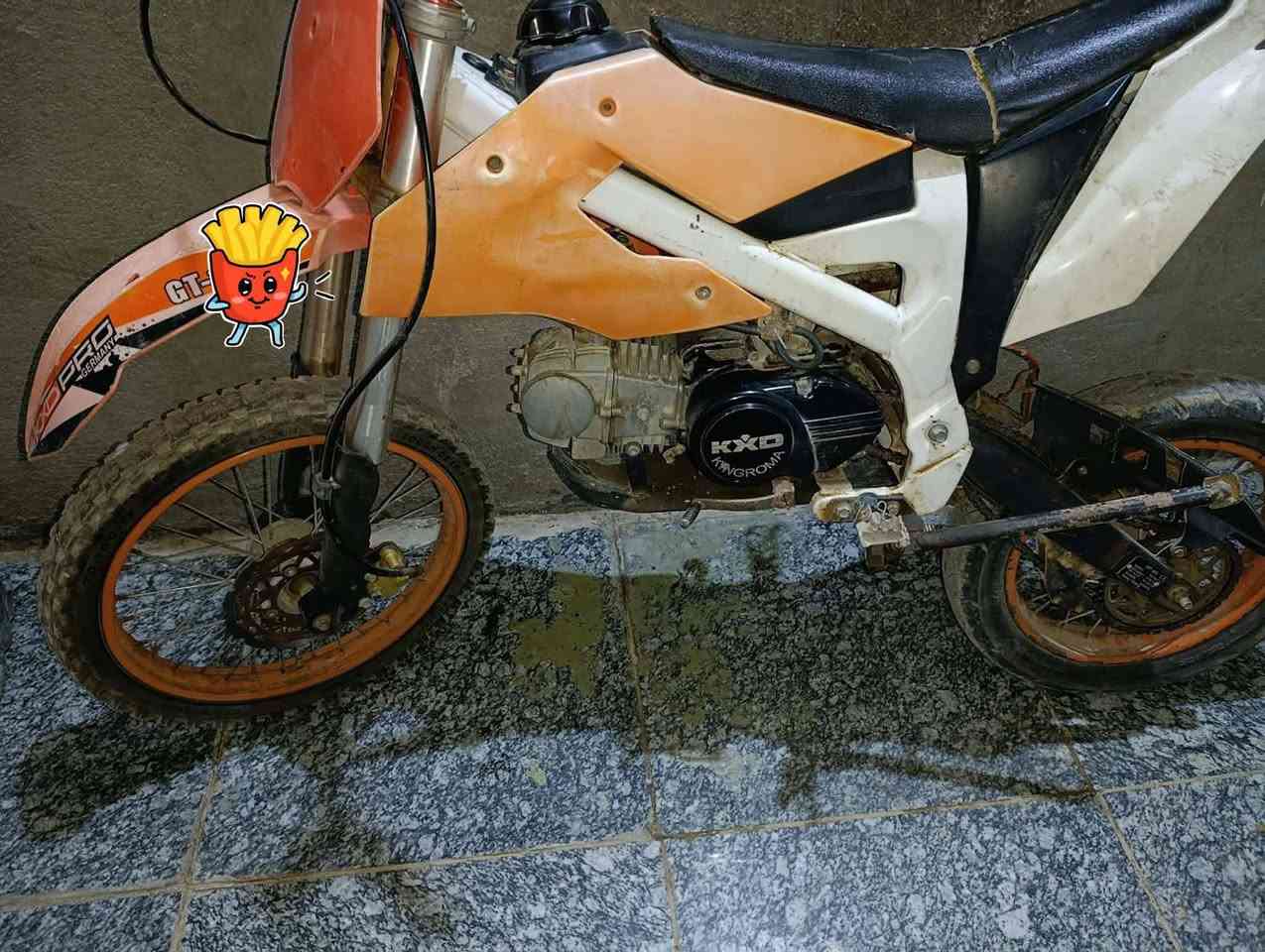 للبيع للبيع 
سلام عليكم قفاز كوري اصل مكينه 125cc دراجه خير من الله مكينه نصيفه نواقصها بس عمبار بريك وموجود انطيك رقم يجيبونه الك السعر 450 وبيها مجال بسيط للشراي خاص او واتساب ***********
