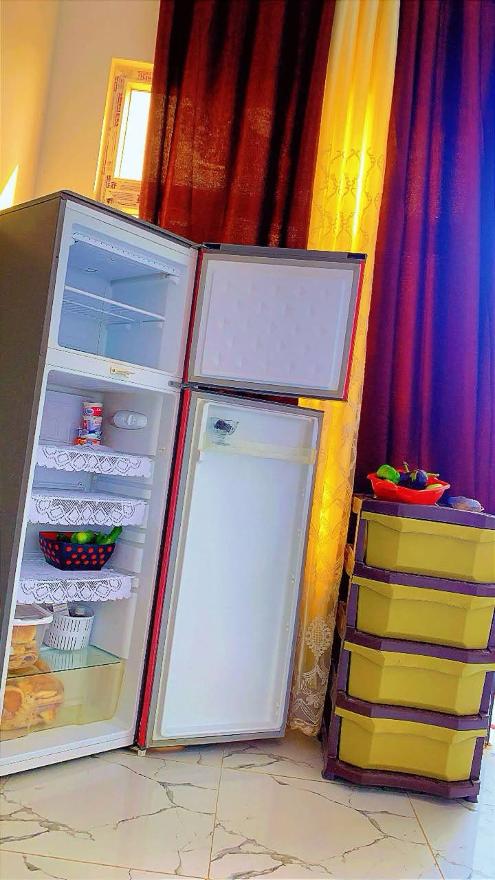 ثلاجه للبيع 14قدم شغالا فول كشر نضيف  السعر 170 للاتصال ***********
