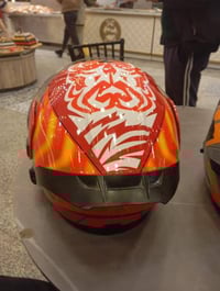 خوذه هيه وسماعته وكامله من يي شي شحنه يبقئ اسبوع كامل سعره 75 وبيه ماج...