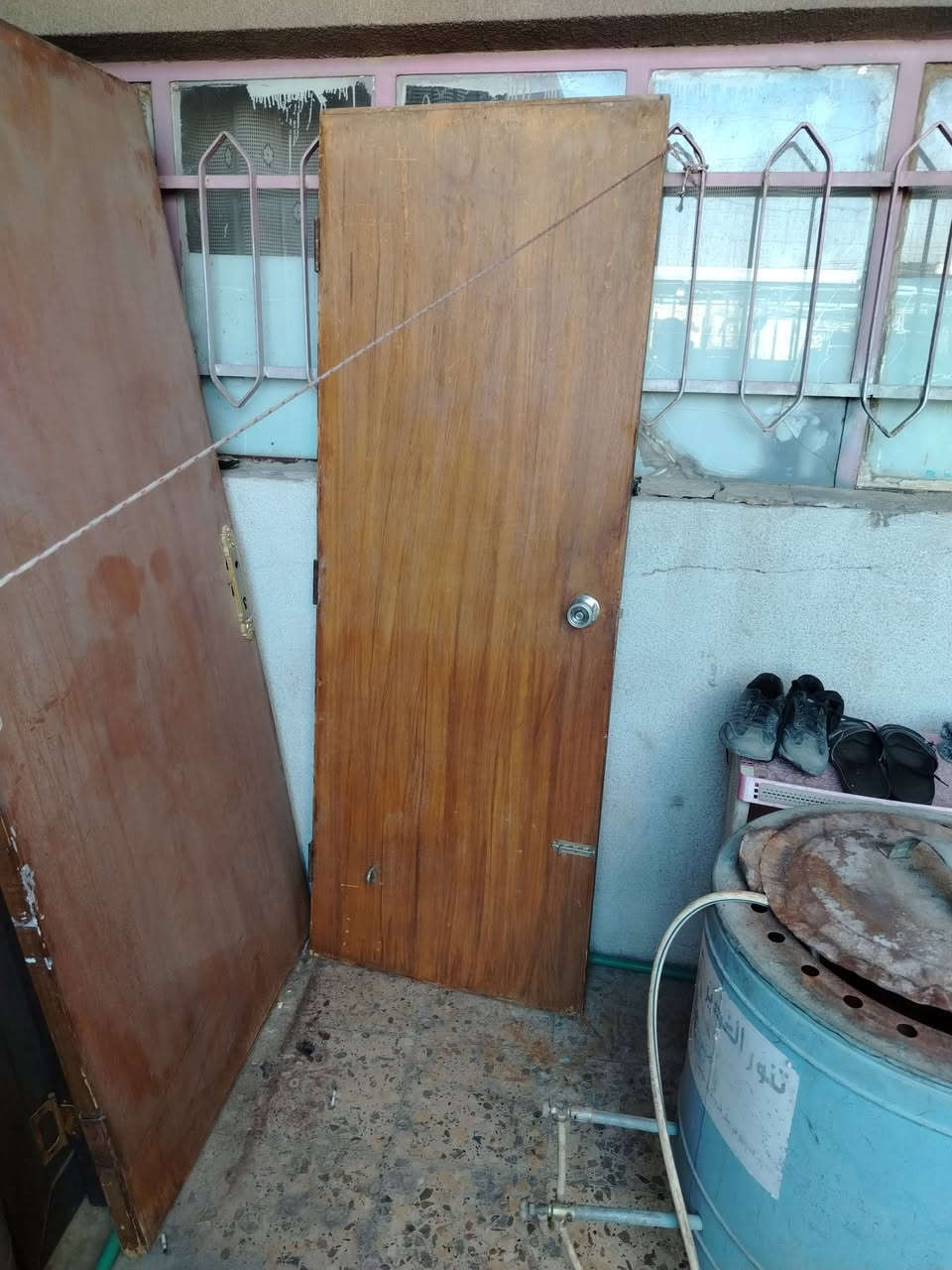 صباح الخير للبيع ابواب عدد 5منه 3/ابواب خشب 2المنيوم مثل ماموضح بالصور الشراي يراسل خاص ويدلل مكاني بغداد حي الجهاد ***********
