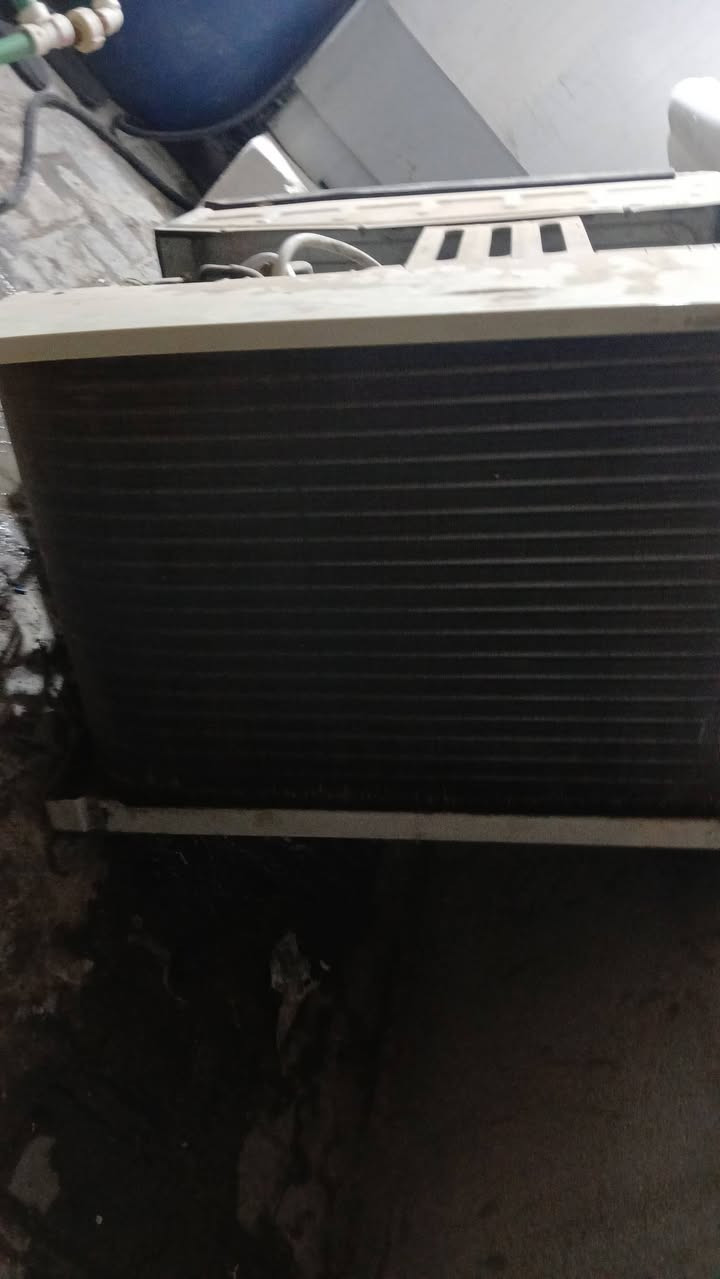 مكيف نضيف بي فقط اليك   سعره ١٥٠  وبي مجال *********** شراي يتصل
