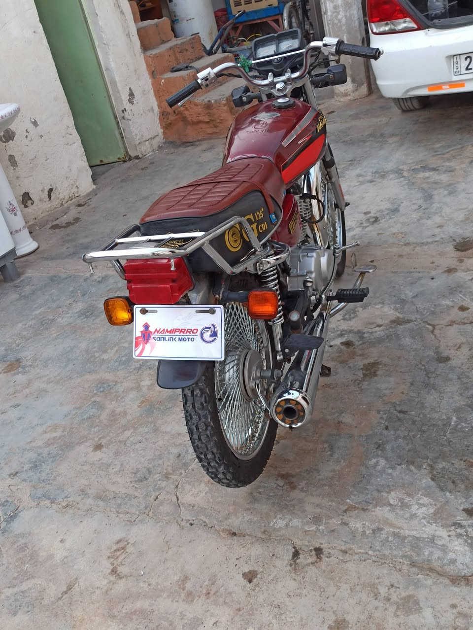 سلام عليكم مطورة للبيع موديل 2018. وسعره 375وبي مجال ورقم موبايل ***********
