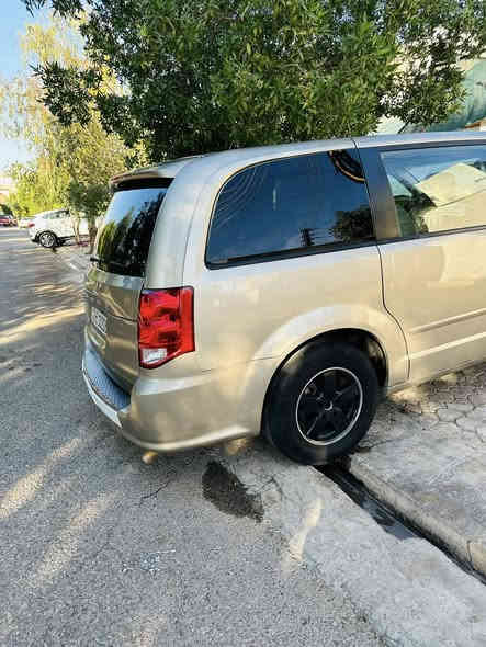 سلام عليكم
 دوج كرفان للبيع موديل 2008 بس انضف 2008  ماشيه 129  فقط سياره هواي متروكه جانت خمس سنوات ضامينه نضافه فول داخل حيل نضيفه سياره بعده عل بلاد كير مكينه ضفيره شواصي كلها مكفوله وعل بلاد
سياره كلين بدون ضربه بيها قليل كلير  وب امريكا مو با عراق ب ربع هلال وشبر من باب اتكفله اني كلها سياره وحتى كلير متبين بس ب سونار طالع سياره بدوون حادث بدون تبديل
سياره محدثه كامل  من برا 2019 
حيل نضيفه وعينك ميزانك
سعرها 124 وبي مجال كلش قليل سياره تسوه حيل تلكه ارخص بهواي بس مو محدثه رقم جديد سنويه منتهي من شهر 1 تحويل شرط
***********
مكان كركوك داقوق
