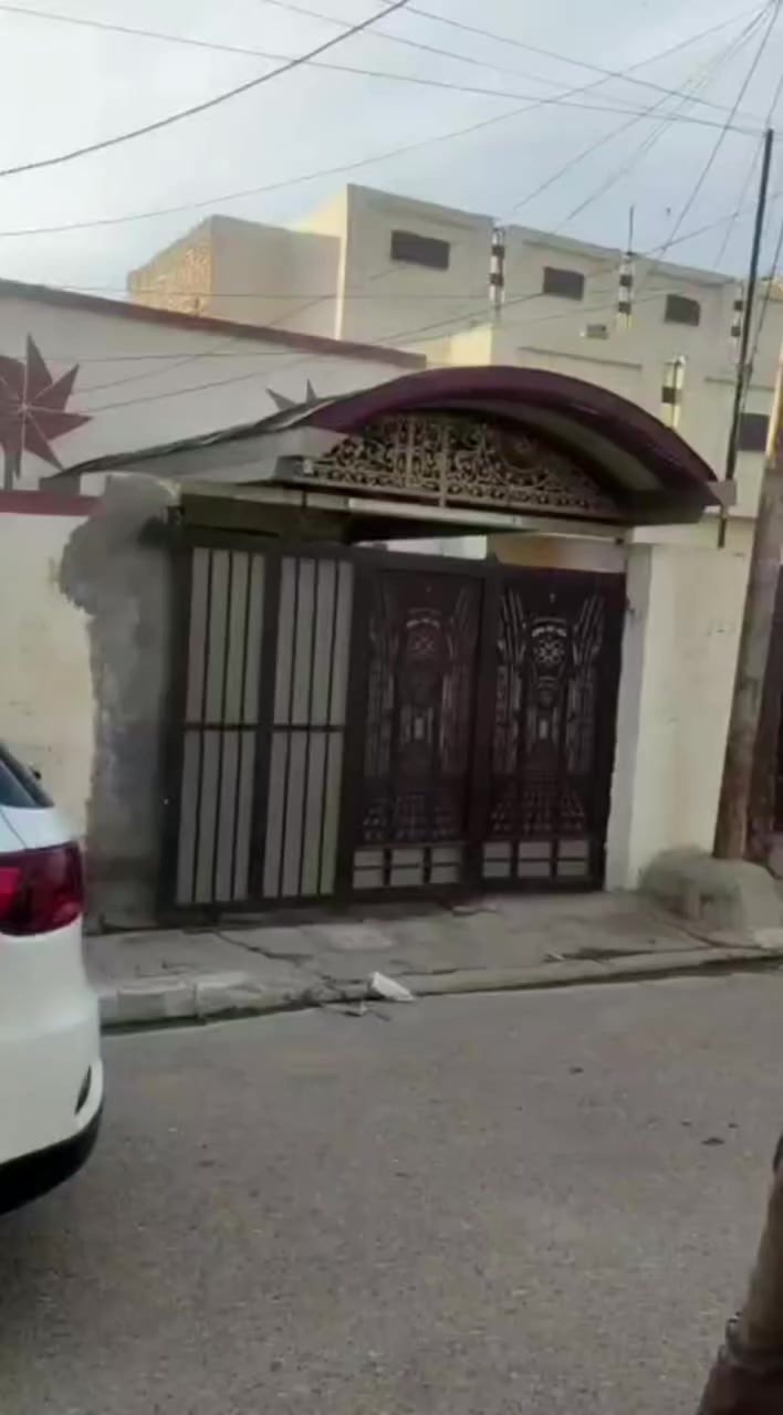 بيت طابو ملك صرف مساحته 150م² المدائن سلمان باك منطقه الدور خلف الأمام البيت طابق واحد غرفتين نوم صاله ستقبال مطبخ صحيات كامل كراج و حديقه سعر البيت 90 مليون وبي مجال بسيط ***********
