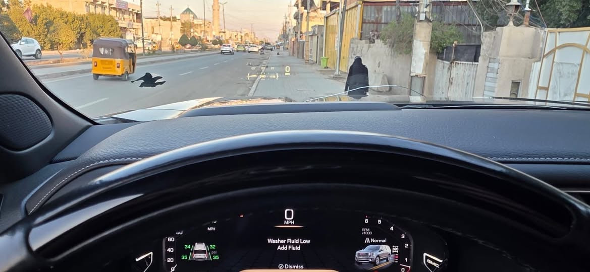 ⸻

 جي ام سي يوكن دينالي ألتمِت 2023 
أعلى فئة  مواصفات كاملة

 الموديل: 2023
 الفئة: Denali Ultimate
 اللون: أسود
 المنشأ: أمريكي
 المشي: 37 ألف ميل
 المحرك: V8 سعة 6.2 لتر
 القوة: 420 حصان
 القير: أوتوماتيك 10 سرعات
 الدفع: رباعي 4×4

 أهم المواصفات:
 • تعليق هوائي Air Ride + Magnetic Ride Control
 • مقاعد جلد فاخر (ألتمِت)
 • مقاعد أمامية تبريد + تسخين + مساج
 • مقاعد الصف الثاني مدفأة
 • سقف بانوراما
 • شاشة عدادات رقمية
 • شاشة وسطية كبيرة
 • نظام صوتي BOSE Performance
 • رادار
 • مثبت سرعة ذكي
 • كاميرات 360 درجة
 • تحذير النقطة العمياء
 • مساعد الحفاظ على المسار
 • فرامل طوارئ
 • تشغيل بصمة
 • شحن لاسلكي
 • مواصفات أمان عالية

 ملاحظات:
 • حادثها موضح بالصور
 • صار بيها جاملغ وتم تصليحه وصبغه
 • ضربه بالجاملغ الخلفي وتم صبغه
 • السيارة نظيفة وجاهزة للاستخدام

 السعر: 550 (خمس شدات وخمسين ورقة)
 بيها مجال بسيط

 المكان: بغداد – الشعب – شارع الصحة
 للاتصال:
***********
***********
