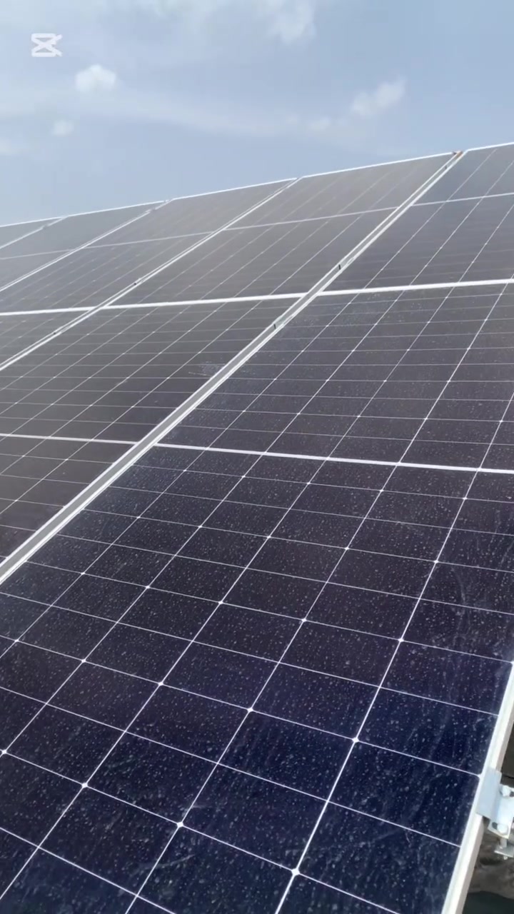 ⚡ الاستقلال التام مع Power Security ☀️
نظام Off-Grid متكامل، يوفر لك طاقة مستمرة ومستقرة تماماً.

📦 مكونات المنظومة:

• إنفيرتر: Deye 6kW Off-Grid (أداء قوي للأحمال الثقيلة).
• البطاريات: 2 بطارية ليثيوم (إجمالي 32kW) - خزين عملاق للأداء الليلي.

• الألواح: 10 ألواح Longi X10 - كفاءة عالية في الشحن والإنتاج.

• الهيكل: حديد Meccano متين ومقاوم للظروف الجوية.

📊 الأداء الفعلي:
✅ نهاراً: أكثر من 20 أمبير مباشرة من الشمس.
✅ ليلاً: تيار مستقر بقدرة 20 أمبير يغطي احتياجك بالكامل بفضل سعة الخزن الضخمة.

👷‍♂️ Power Security: دقة في التنفيذ، ضمان في الأداء.

📍 بغداد وكافة المحافظات
📞 للحجز: ***********

#Power_Security #طاقة_شمسية #Deye #Longi #العراق #بغداد #أوف_جرد #فيسبوك #ريلز #تركيب_منظومات #ترند #اكسبلور
