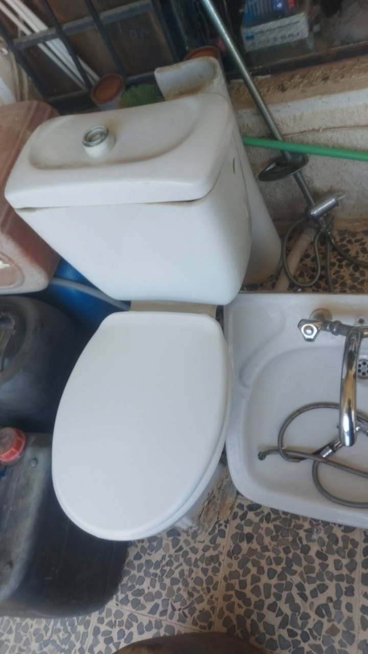 السلام عليكم 
للبيع صحيات نظيفة جدا مابيها اي ضرر قوية مال قبل الغسلة ب٢٥
الغربي ب٢٥
مكاني/العامرية قرب نادي الخطوط 
هاتف/***********ام حسن
