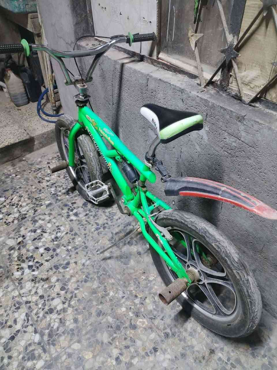 مرخصه مدير الكروب السلام عليكم بايسكل BMXنضيف بريكات شغاله السعر 50وبيه مجال للعنوان بغداد الحريه المرسله خاص او على هذا الرقم***********
