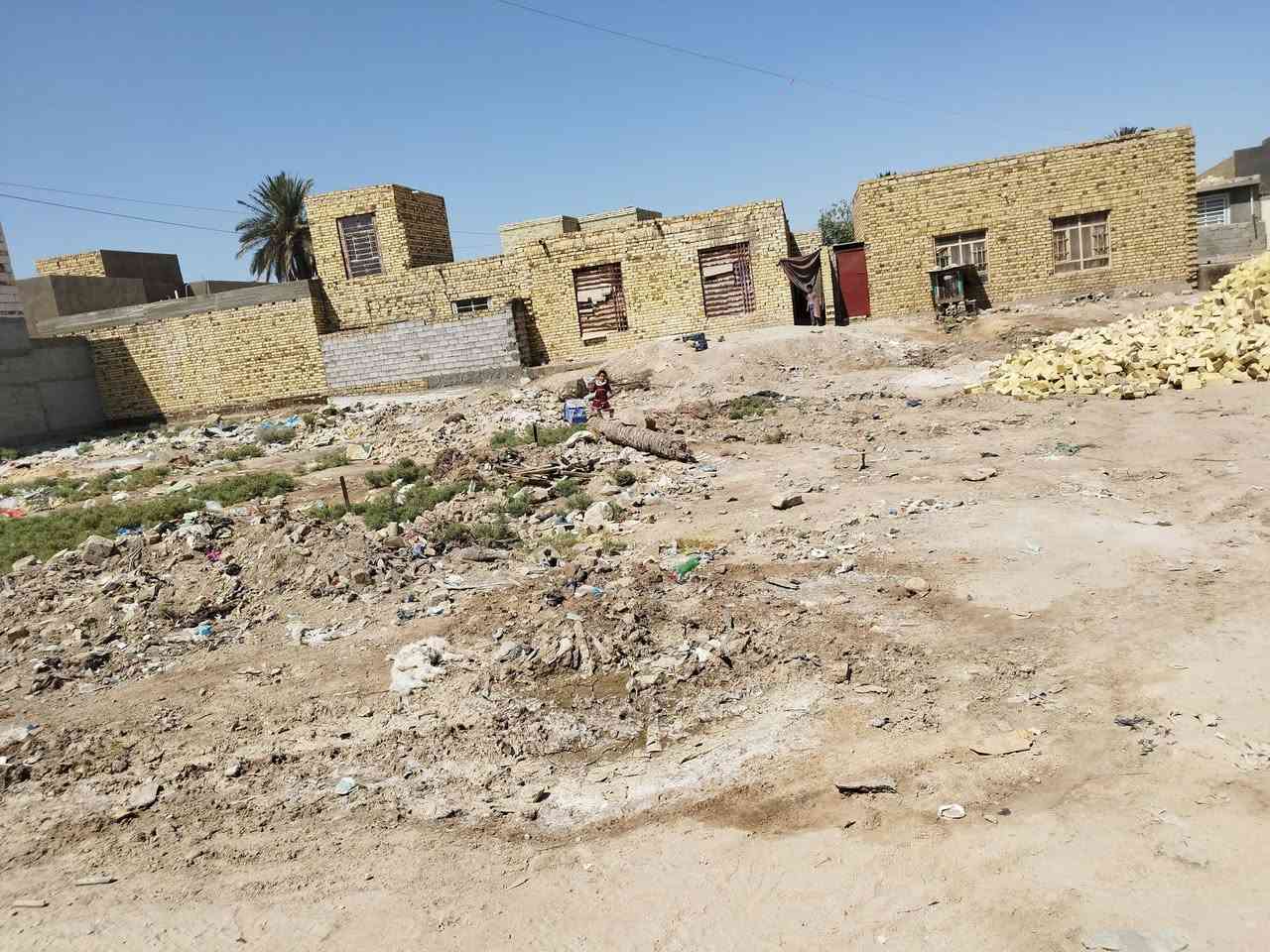 سلام عليكم بتلو البيع يتكون من غرفتين. ومطبخ وصاله وستقبال
مساحه 200متر طابو زراعي المكان الحمزه الغربي شارع علي قماره شارع الجديد. حجي عامر. و يوجد.قطعه ارض البيع مساحه 200متر  شارع علي قماره فرع ضياءالكوري. سند 25مداور مباشر 
السستفسار الاكثر. ا
اتصال عل الارقام تاليه
***********
او ***********
