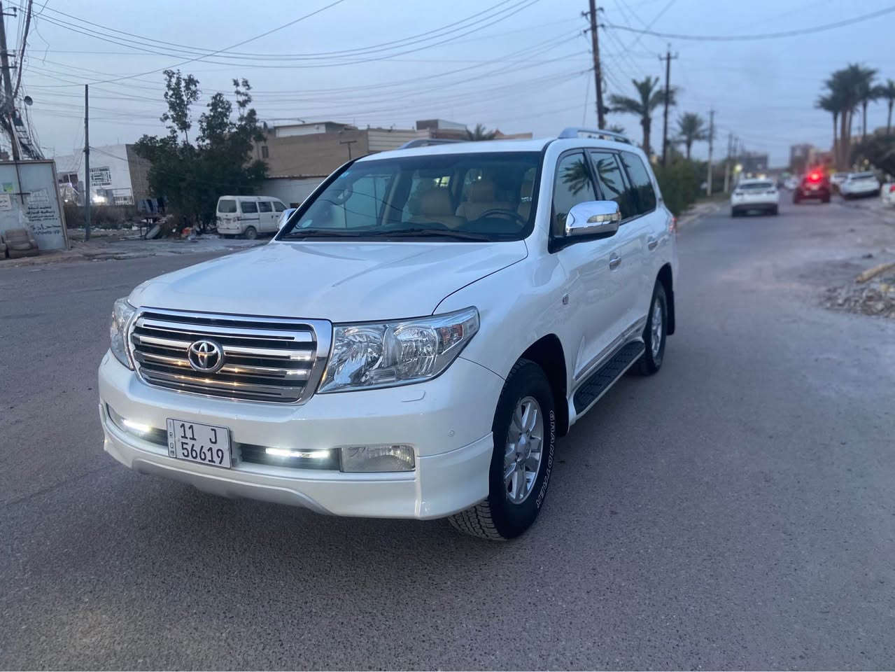 السلام عليكم لاندكروز موديل ١١ ستيني اصل تكمة وسنوية السيارة باسمي رقم دولي الجديد مكفول من حادث وصبغ وتبديل ومحرك وكير جاهزة ومابيها اي نقص تخم تاير وصدر جديد ونظافتها احلى من الصور 
فتحة سقف سلايت 
بصمة ابواب وتشغيل 
فور ويل 
سبعة راكب 
داخل جلد بيجي 
مقعد السائق كهرباء 
انارة داخلية
اشاير مري 
مري شفط 
تحكم ستيرن 
حساس امامي خلفي 
زراك لايت 
اضاءة زنون 
مكانها بغداد وسعرها ٣٢٥ للاتصال 
*********** بغداد, العراق
