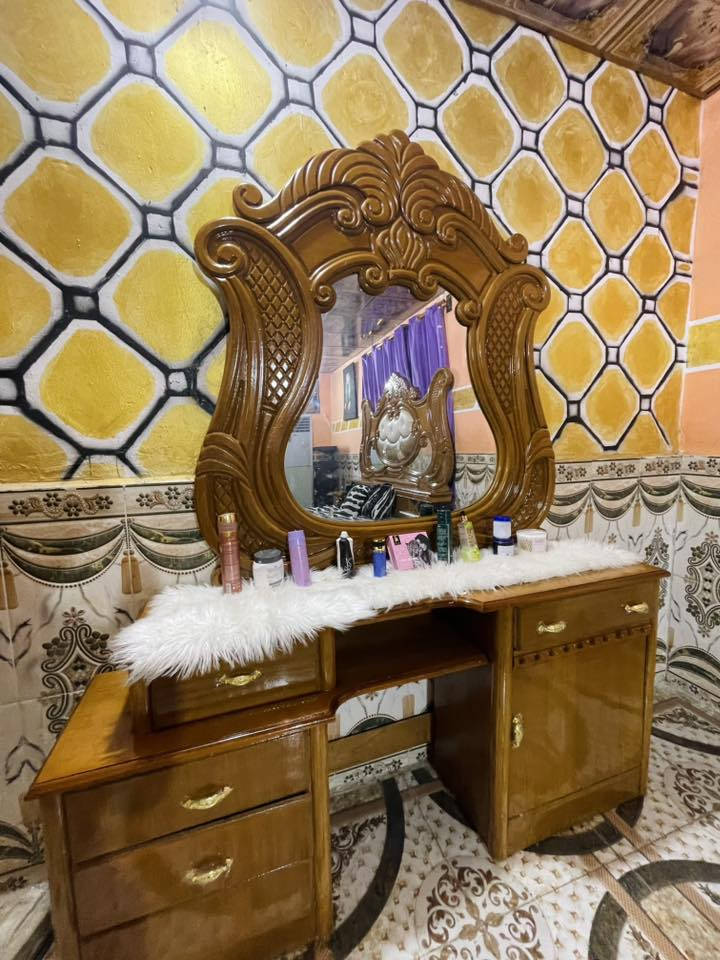 غرفه عراقيه نظيفه خشاب قوي البيع سعر 900 وبيه مجال رجآ مو شراي لايتصل ***********
