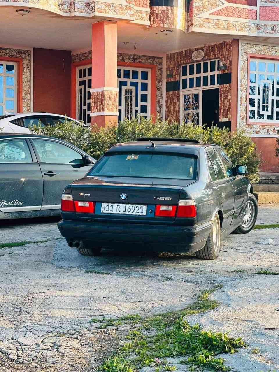للبيع: BMW 525 (مسكر عدل) - موديل 1991
السيارة جاهزة من كل نواحيها وما محتاجة أي مصاريف، مواصفات النظافة والترتيب:
​الكيان والنظافة: السيارة بصبغ نظيف جداً (مسكر عدل)، موديل 91.
​الأوراق: باسمي والسنوية والهزة جديدة (جاهزة للتحويل).
​الميكانيك: صدر جديد بالكامل، تخم تاير جديد.
​التبريد: تبريد "ثلج" ومنظومة ممتازة.
​الكهربائيات: * سنتر لوك جديد.
​نوافذ كهرباء (4 جامات).
​ميزة تصعيد الجام تلقائياً مع القفل.
​لايتات زينون قوية.
​الداخلية: كشنات M5 أصلية وداخلية نظيفة جداً.
​السعر: [٥٨] (بيها مجال للشراي الطيب)
المكان: [الفلوجة]
للتواصل: [***********]
