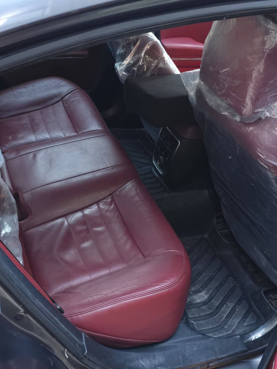 جارجر للبيع 2013
كير طياره 
شاشه كبيره 
فتحه بالسقف 
عداد 260km
ماشيه 185mi
 داخل احمر 
كير مكينه شرط
بيها الجاملغ عكس السايق مصبوغ 
وبيها بالداير الي بالجاملغ خلف الصدر طخه وما امعدله بعد 
السياره بسمي هزه جديده وتحويل بنفس اليوم 
مكان السياره بالموصل 
***********
***********
السعر 170 وبيها مجال حك الجيه
