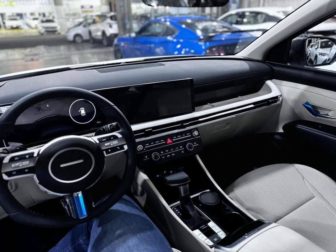 توسان توكلر موديل 2025 فول موصفات كشن كهرباء جلد تدفئه تبريد كشنات كهرباء بصمه حساسات مكينه 2000 اصل بانزين فقط مرقم كامل سنويه لوحات استقطاع مالك بغداد للاستفسار الاتصال 
***********
